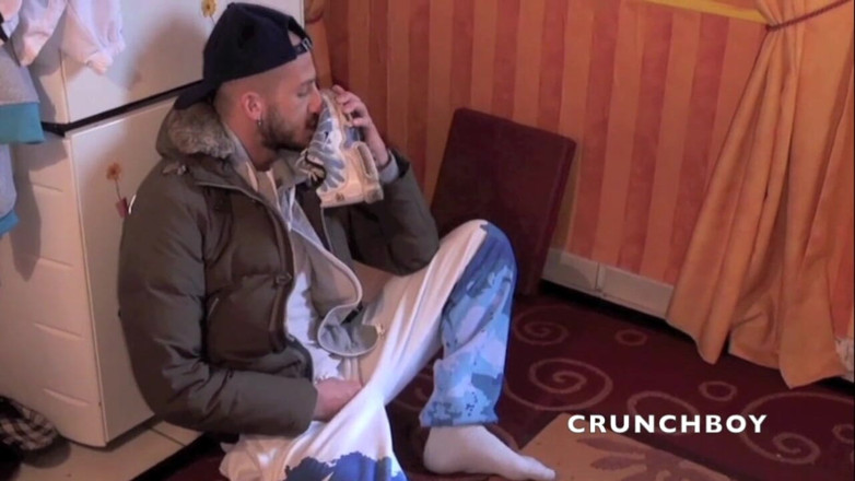 Sneaker gay: Твинка покорили кроссовки сексуальной любопытной натуралки