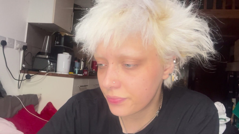 Glitterqueen1999: 3 neue rauchvideos oben ohne