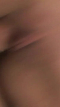 这个美女有一对巨大的天然奶子