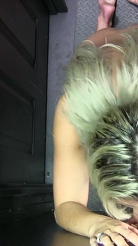 Блондинка-бомба Алана повертається, щоб проковтнути більше камшотів, відео від першої особи