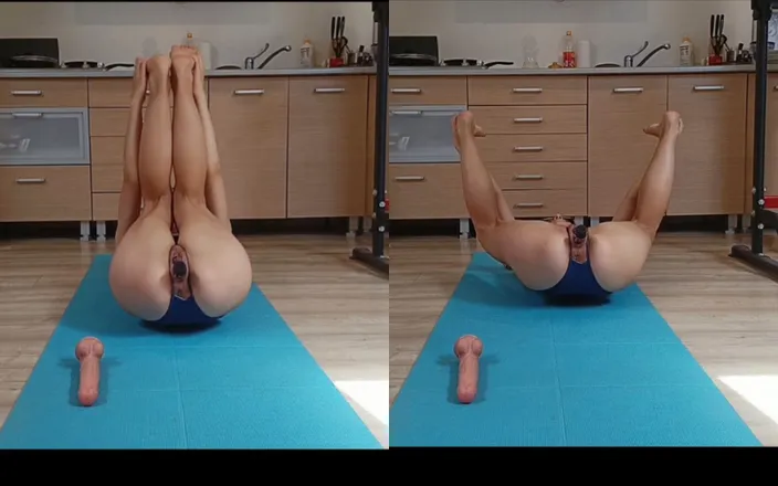 Elza li: Hot Sport with Dildo in Mouth