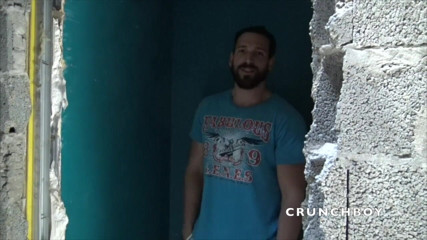 Kinky Bareback Boys: Un jeune ours se fait baiser sans capote par Enzo...