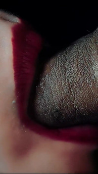 Intime Nahaufnahme: lippen in ekstase eingesperrt