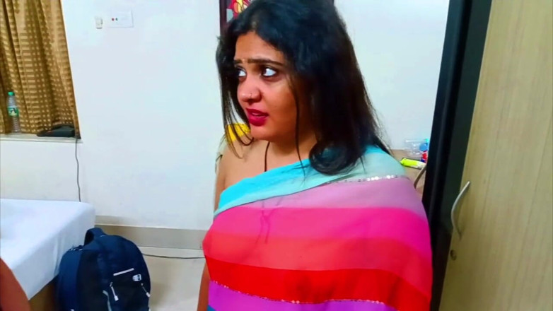 Jayanta Banik: Eine Desi-hausfrau kam plötzlich vor ihren Schwager aus dem Badezimmer...