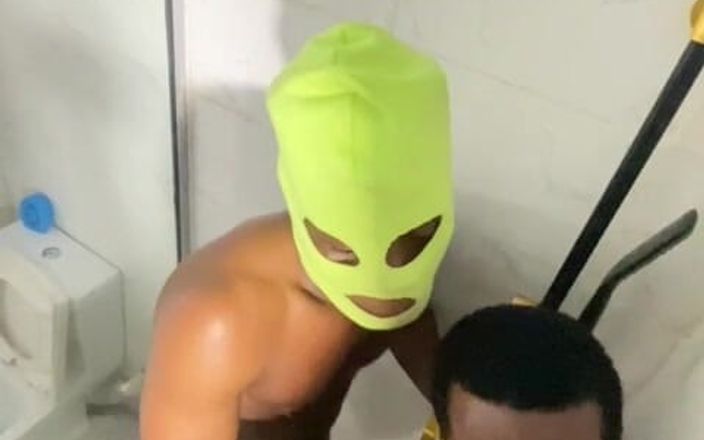 Blackgiant20k: El sexo en el baño es todo lo que quiero