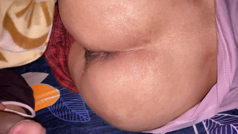 Desifilmy45: Sasur l’Indienne baise sa chatte nouvellement étroite