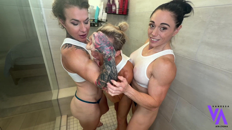 Vanessa Arizona: Geöltes Hemd zerreißen und beugen JOI mit Lora Cross und...