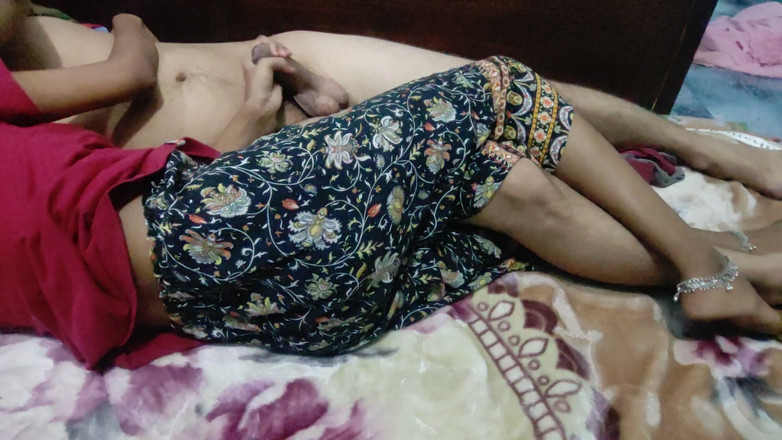 Xtra hot001: Sexy manželka dává honění a výstřik