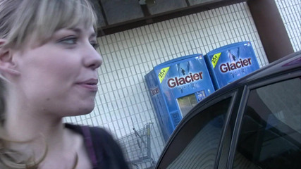 Very hot hardcore: Sladká nadržená holka je ošukaná přítelem na veřejných místech