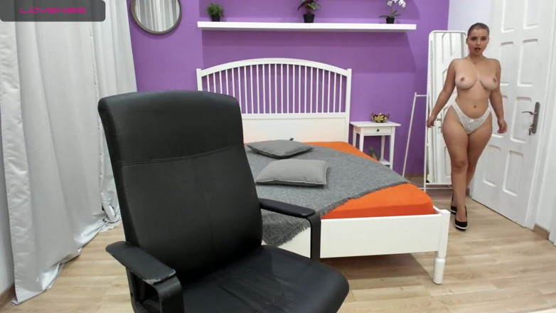 Number Two Studio: Alessa își arată noile ginduri