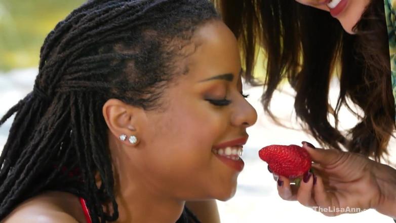 The Lisa Ann: Lisa Ann goes lesbian in the garden with Kira Noir