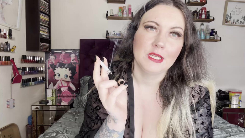 MissFFW: Slečna Ffw kouří cigarety Zpět