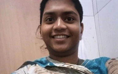 Agradável Transsexual insere brinquedos para prazer.