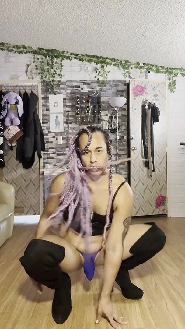 Striptease to Loosen up My Buttons Bae (TS Jade)