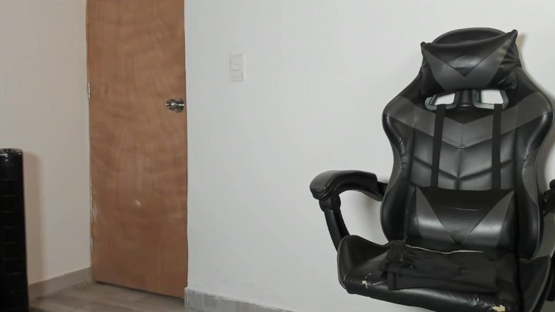 Leo J: Penetracion Con Dildo En Misionero Latina