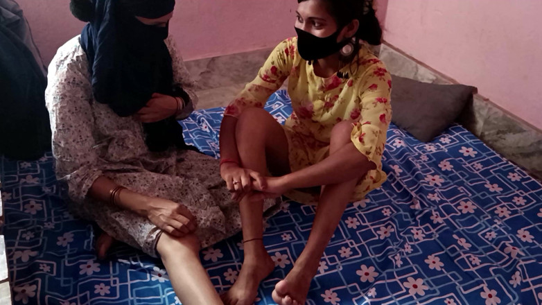 HousewifeGeeta: Adik tiri dikongkek bertiga dengan teman lelaki bercakap hindi