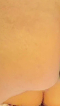 Ich fickte meine nachbarin, penetrierte meinen großen schwanz tief in ihre muschi und gab dann endlich ihr erstes mal analer creampie