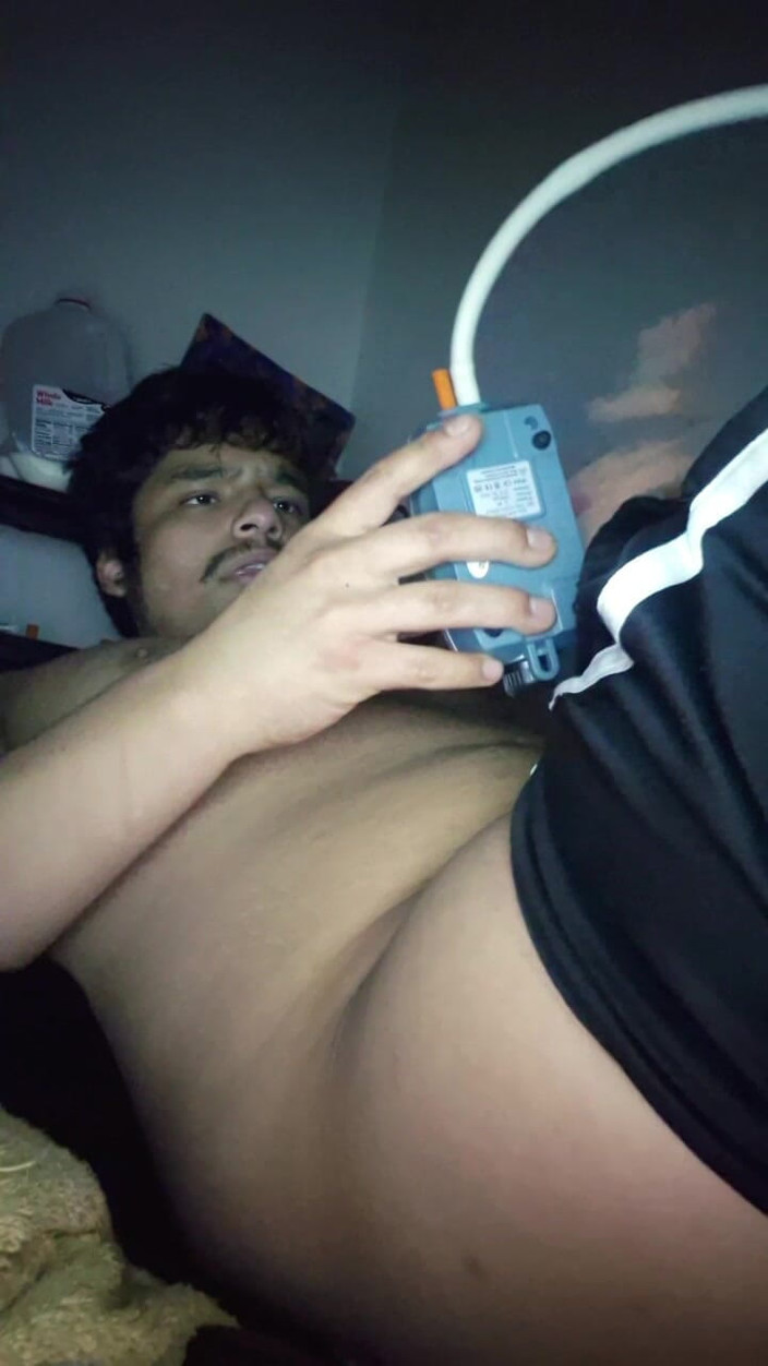 NakyJoss: Nackter bauch aufblasen