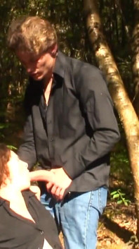 Seks threesome sama tante kurus di hutan