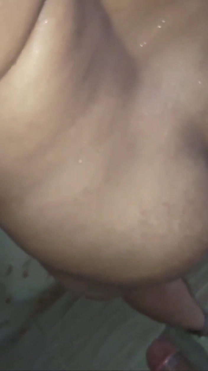 bisex321: kaamuk bhaabhi ke munh men viry patan
