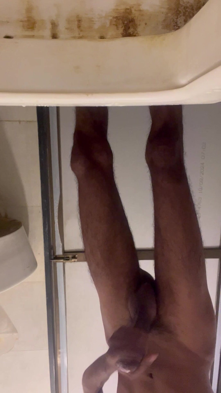 Cumlover35804: Masturbandosi grande sborra lod sollievo dallo stress