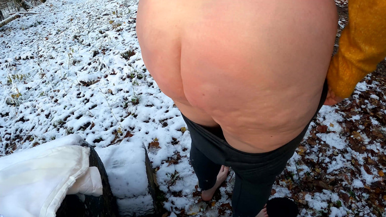 Bouncy Tits Action: Slapping and Pulling Her Labia in the Snow