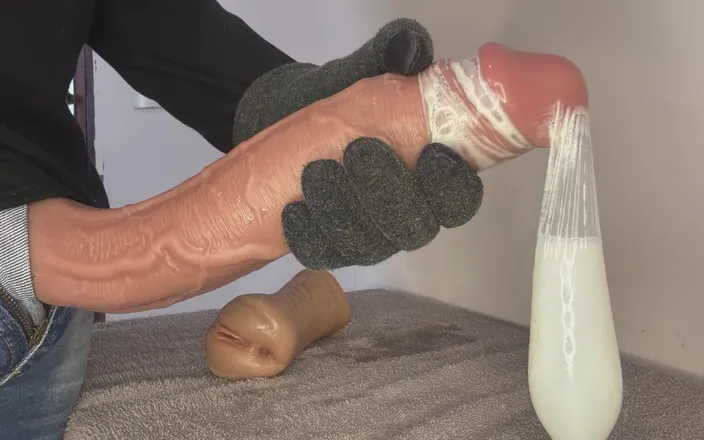 Greedy truck: Size Difference Between Friend's Dick and Lover's Dick. She Likes...