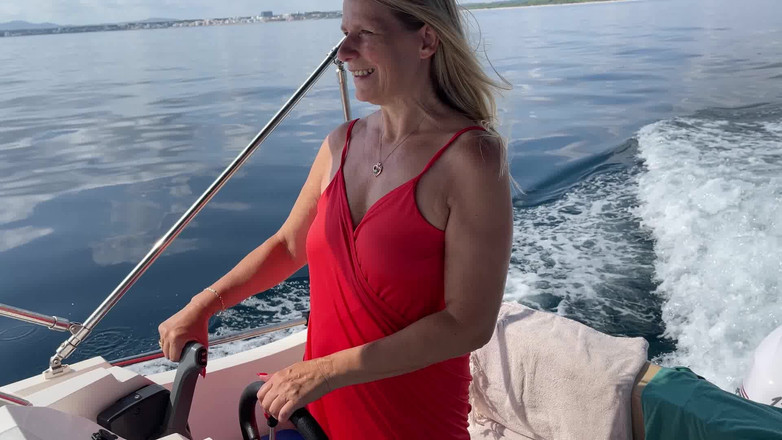 SweetSusi: Naked Boating