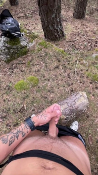Harry_jen | Gay masturbasi dan muasin memeknya di luar ruangan