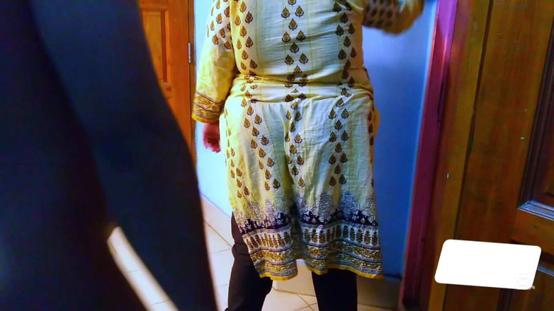 Aria Mia: Indická muslimská sexy desi macecha ošukaná nevlastním synem, když mu...