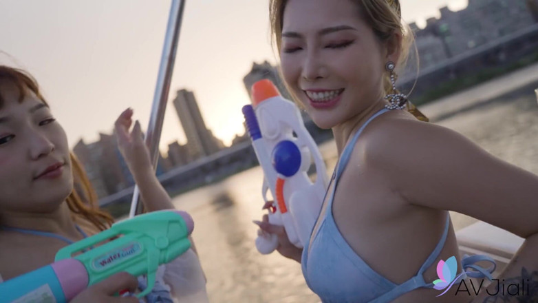 AV Jiali: สเตซี่ กับเพื่อนๆ ออกเรือเล่นทั้งวัน แล้วเย็ดกันมันส์ๆ
