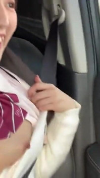 Derin öpüşmeleri seven vahşi bir güzellik, nereye giderse gitsin tutkusunu yakalıyor. - a