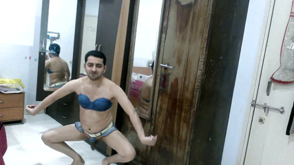 Cute & Nude Crossdresser: Gorąca maminsynek crossdresser femboy Sweet Lollipop w dżinsowym staniku z...