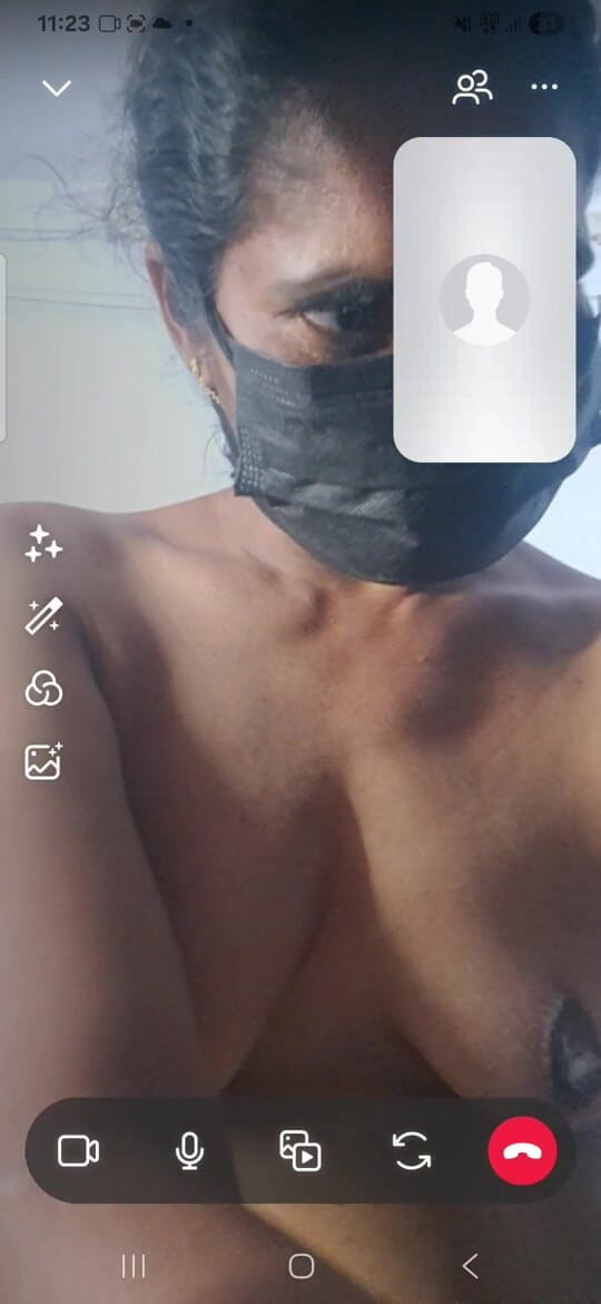 Jayaselvi: Makcik Kampung Tamil perkhidmatan panggilan video seksi dalam telegram