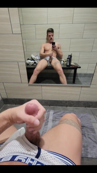 빠른 체육관 사정! 이게 핫한 근육에 쌓여 있었으면 좋겠어