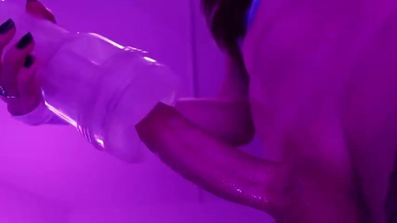 Fer fer sissy: Sissy, une femboy trans prend une douche, se caresse et...
