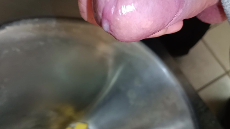 Rockardglans: Duas cargas nos mictórios close-up grande pau masturbando e gozando...