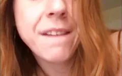 Little Red tem vários orgasmos para uma platéia na webcam