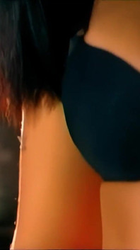 Estas dos lesbianas comenzaron muy apasionadamente pero más tarde se follaron por el culo