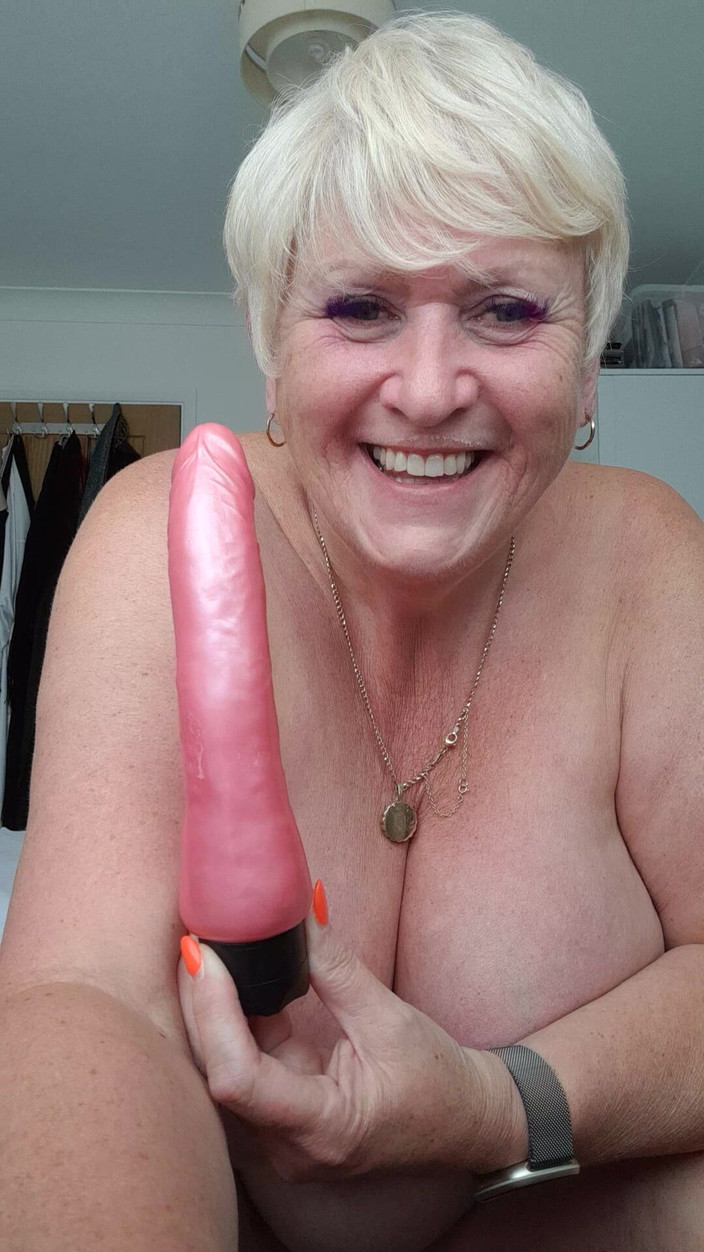 Uk Joolz: Krémová kundička hrátky s hračkami doma