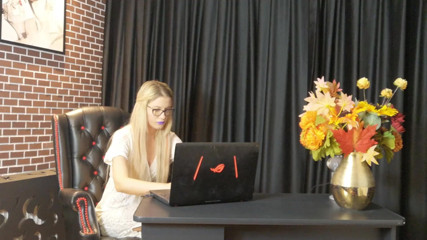 Erotic Tanya: Prdící sekretářka