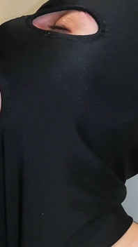 Mladá děvka dává nedbalé kouření zblízka