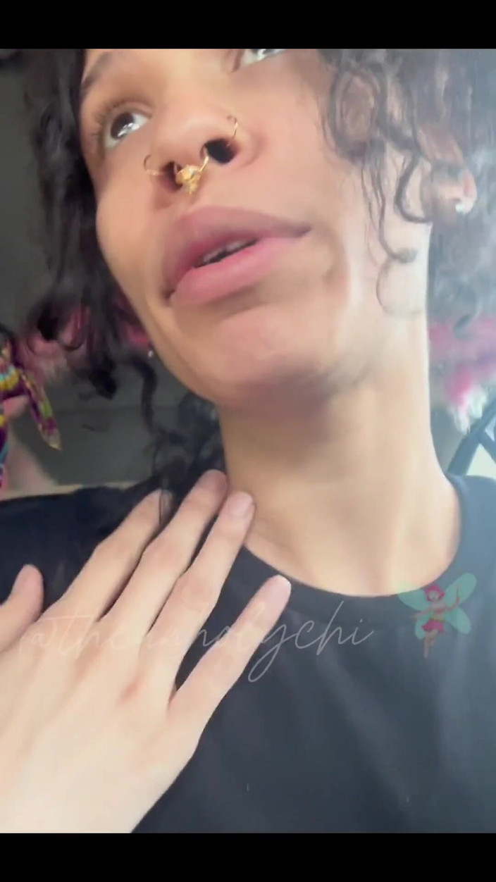 theunholychi: Azgın dürtüsel ve ayaklarımı gösteriyor! 