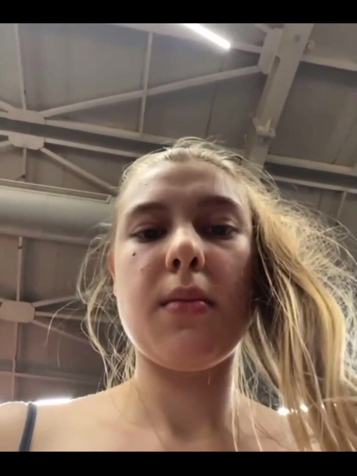 JuiceLussie: Workout with Masturbate in Public
