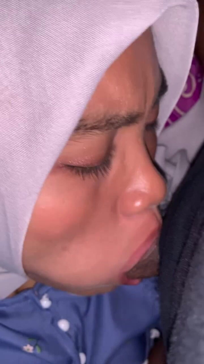 Indo Girl: işten eve dönerken yarağını yalıyor