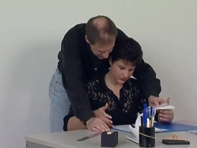 Porno kino: Troia dalla germania dai capelli corti soddisfa il suo cliente...