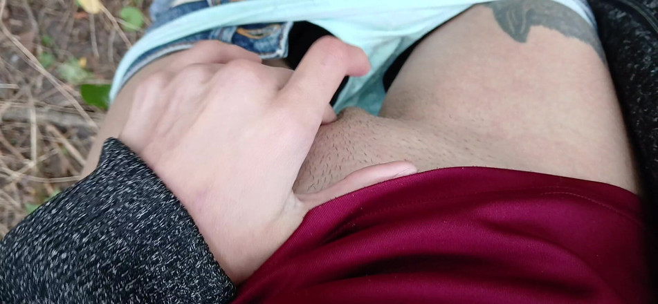 Lesbian-illusion: Wanita berisiko masturbasi pov di tempat umum