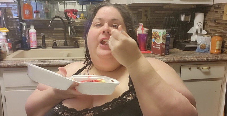 Kitty Delgato: Rychlý klip se sezením na obličeji a říháním