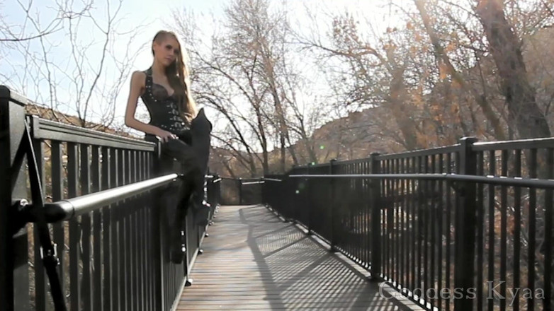 Kyaa Chimera: Фотосессия с тропой в парке за кулисами