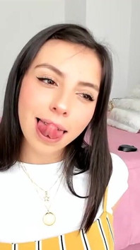 Her zaman en sevdiğin sanal fahişe olmak istedim, bana tüm elle muamelelerini ver ve bana ateşli videolar gönder